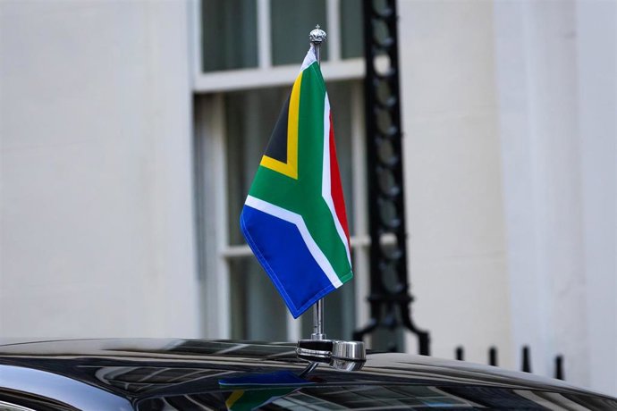 Archivo - Imagen de archivo de una bandera de Sudáfrica. 
