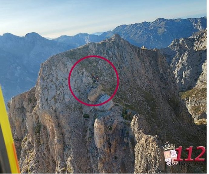 Lugar en el que quedaron atrapados los cinco rescatados, en la cumbre del Pico de la Bermella, en Picos de Europa.