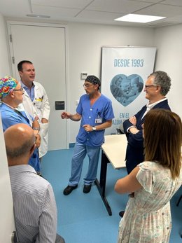 El consejero de Salud en funciones, Juan José Pedreño, visita el hospital Morales Meseguer de Murcia, donde se va a instalar una tecnología para mejorar la cirugía de tiroides y paratiroides