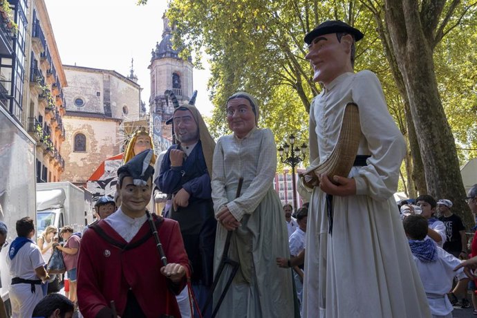 Imagen de Gigentes y Cabezudos por Bilbao.