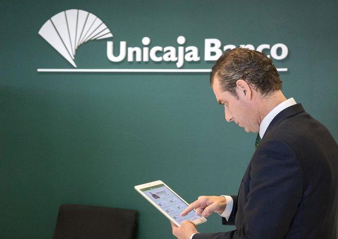 Archivo - Unicaja Banco ofrece a particulares y empresas un agregador financiero con pagos según la normativa PSD2