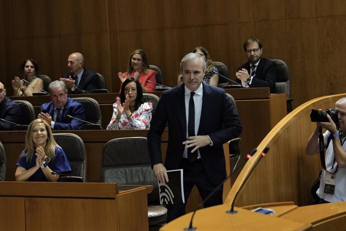 El candidato del PP a la Presidencia de Aragón, Jorge Azcón, en la primera jornada de la sesión de investidura.