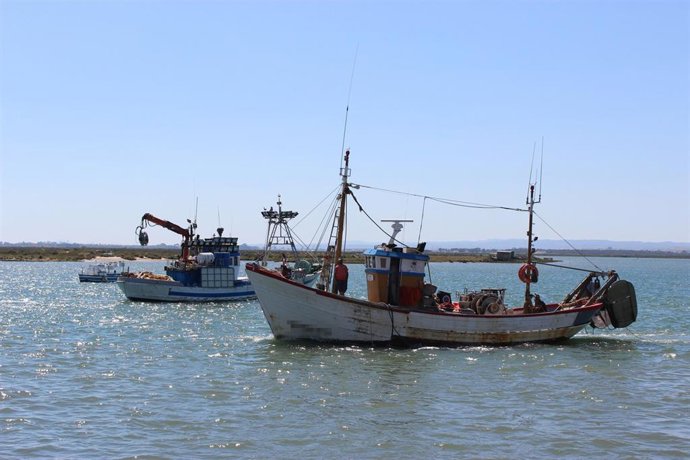 Barco pesquero en la costa andaluza.