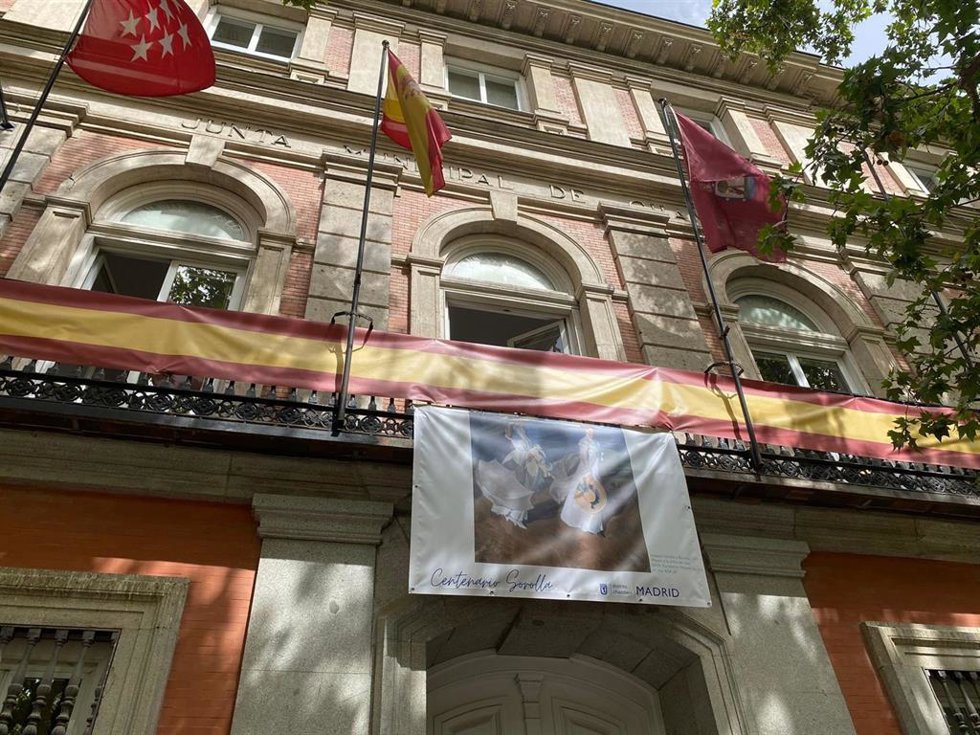 Una lona en Chamberí recuerda a Joaquín Sorolla