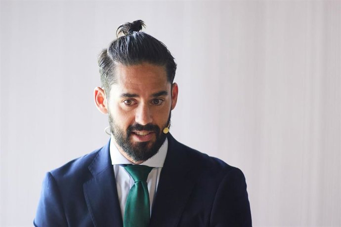 Francisco Isco Alarcon durante su presentación el Real Betis Balompié.