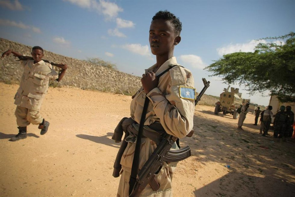 Archivo - Iamgen de archivo de militares ugandeses y somalíes. 