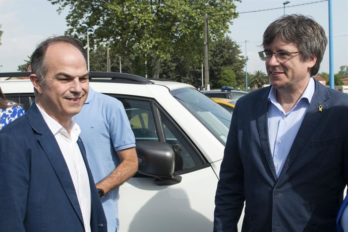 Archivo - Arxiu - El secretari general de Junts, Jordi Turull, al costat de l'expresident de la Generalitat Carles Puigdemont