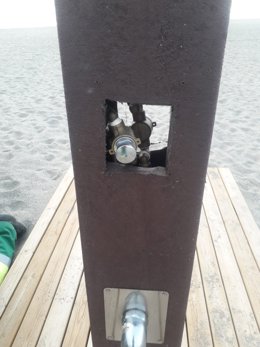La Línea denuncia actos vandálicos contra las duchas y aseos de sus playas, sin agua por la situación de sequía