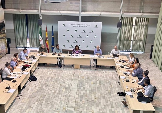 La consejera de Agricultura, Pesca, Agua y Desarrollo Rural, Carmen Crespo, preside la reunión de la Mesa de Interlocución Agraria, en imagen de archivo.