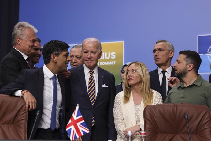Gitanas Nauseda, Rishi Sunak, Joe Biden, Giorgia Meloni, Jens Stoltenberg, y Volodimir Zelenski, en la cumbre de la OTAN en Vilna.