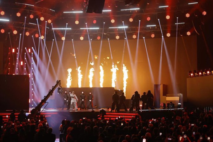 Archivo - Rauw Alejandor cantando en Las Vegas Nevada en los Latin Grammy