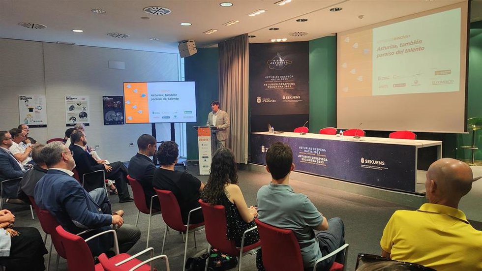 Intervención del consejero de Ciencia, Empresas, Formación y Empleo del Principado de Asturias, Borja Sánchez, durante la clausura de la jornada dedicada a la captación de talento en Asturias, en la Feria Internacional de Muestras de Asturias (Fidma).