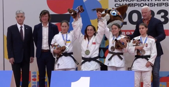 La judoca española María Manzanero en el podio del Europeo Paralímpico de Rotterdam