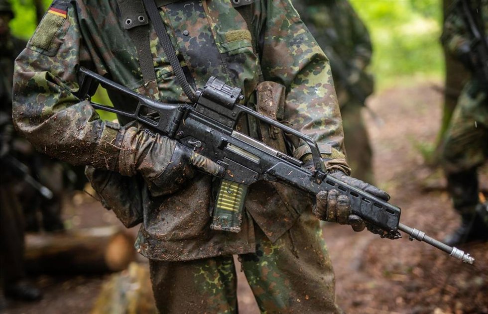 Un militar alemán participa en unas maniobras