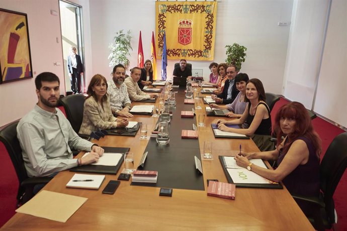 Mesa y Junta de Portavoces del Parlamento de Navarra para fijar las fechas del debate de investidura de María Chivite como presidenta del Gobierno de Navarra.