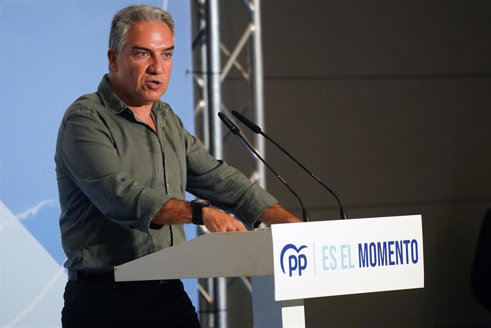 Archivo - El coordinador general del PP y cabeza de lista al Congreso por Málaga, Elías Bendodo, interviene durante un acto público del PP en el Hotel NH-Málaga, a 8 de julio de 2023 en Málaga (Andalucía, España).
