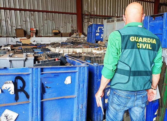 El Equipo Roca De La Guardia Civil Investigó El Hurto De La Mochila Con Material Audiovisual Y Detuvo Al Autor.