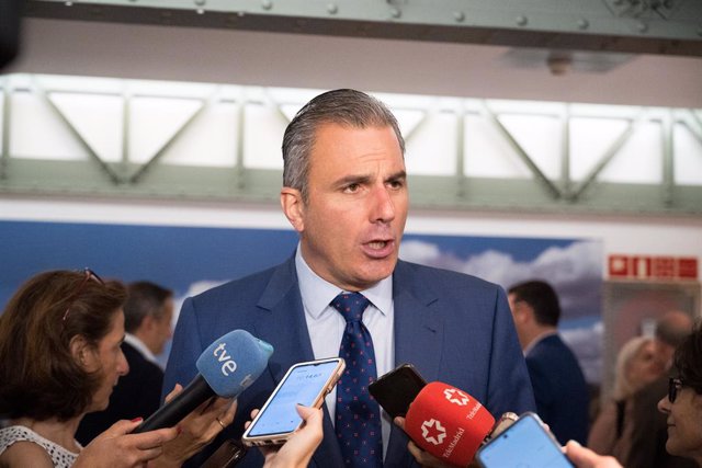 Archivo - El portavoz de VOX en el Ayuntamiento de Madrid, Javier Ortega Smith, ofrece declaraciones a los medios, a su salida de un pleno extraordinario del Ayuntamiento de Madrid, a 22 de junio de 2023, en Madrid (España). La nueva Corporación madrileña