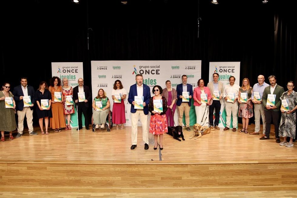 Foto de familia tras la presentación del Informe de Valor Compartido del Grupo Social ONCE 2022.