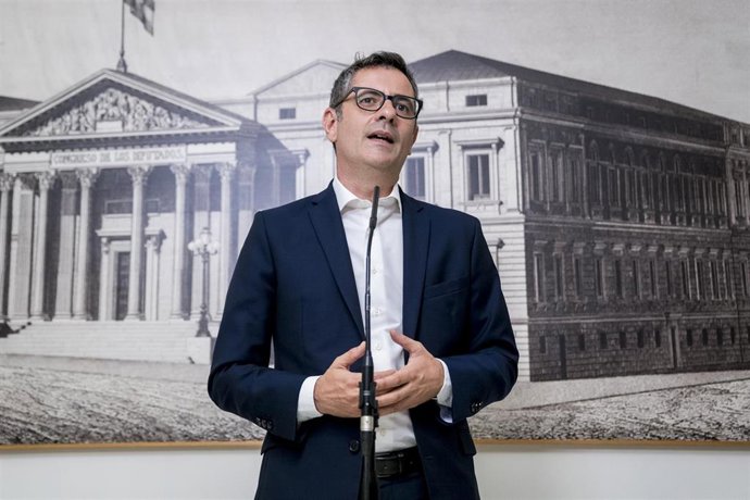 El ministro de la Presidencia, Relaciones con las Cortes y Memoria Democrática en funciones, Félix Bolaños, ofrece declaraciones en el Congreso de los Diputados, a 10 de agosto de 2023, en Madrid (España). Tras la celebración de las elecciones generales