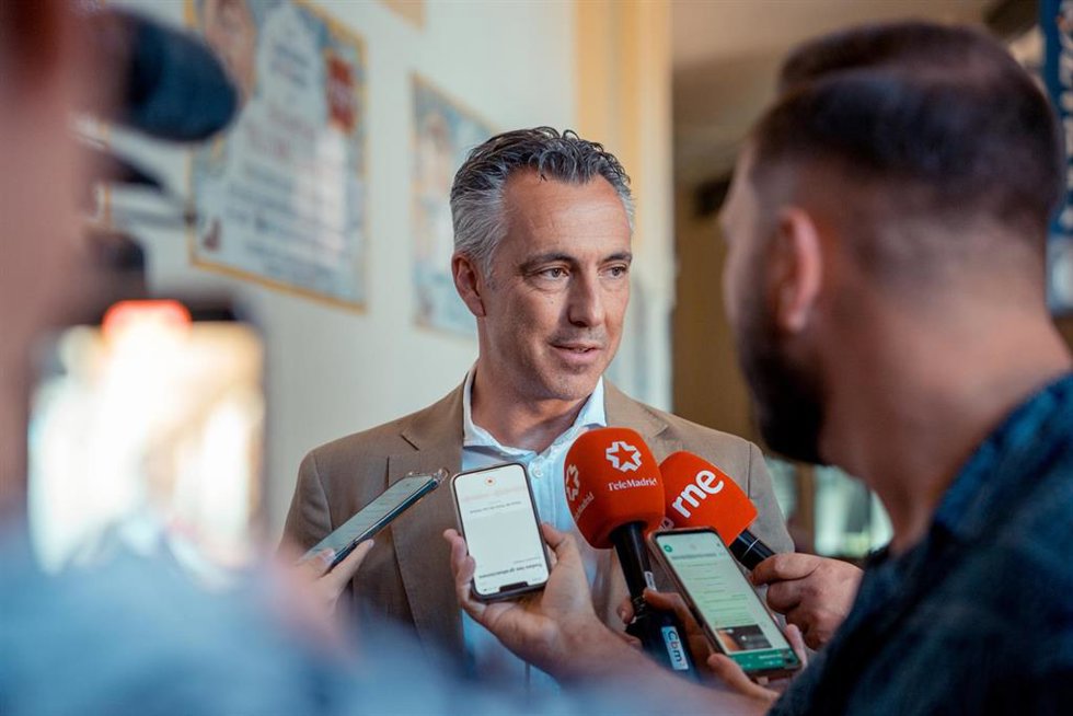 El consejero de Medio Ambiente, Agricultura e Interior de la Comunidad de Madrid, Carlos Novillo, atiende a los medios durante la presentación de los carteles de los festejos taurinos de la Feria de Otoño, a 10 de agosto de 2023, en Madrid (España).