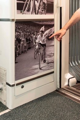 Renfe prorroga al 30 de septiembre la exposición sobre ciclistas ganadores de etapas del Tour como homenaje a Bahamontes.