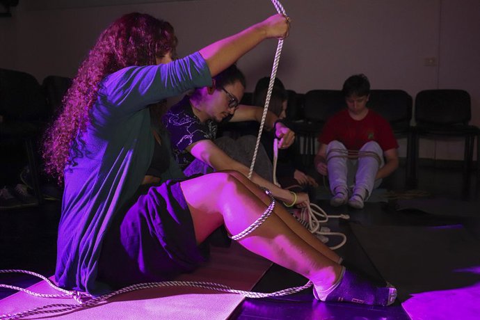 BOGOTÁ, 09 de agosto de 2023.- Festival Internacional de las Artes Eróticas de Bogotá. Taller Átame. (Colprensa).