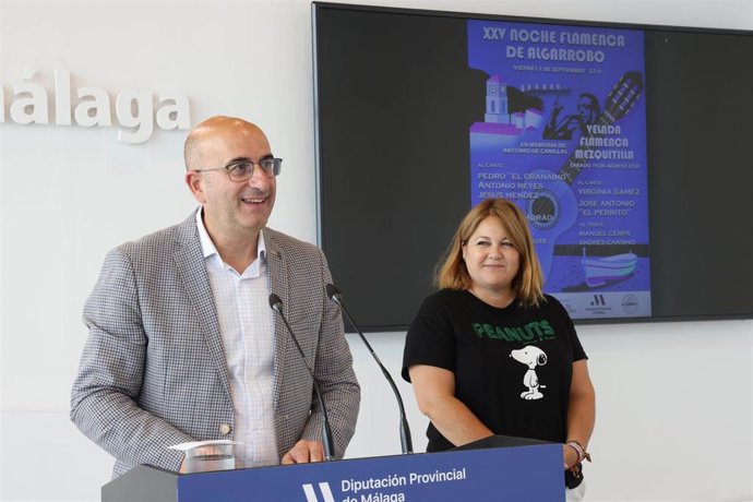 El vicepresidente de Cultura, Educación y Juventud de Málaga, Manuel López Mestanza, junto a la alcaldesa de Algarrobo, Natacha Rivas, en la presentación de los encuentros flamencos de Algarrobo.