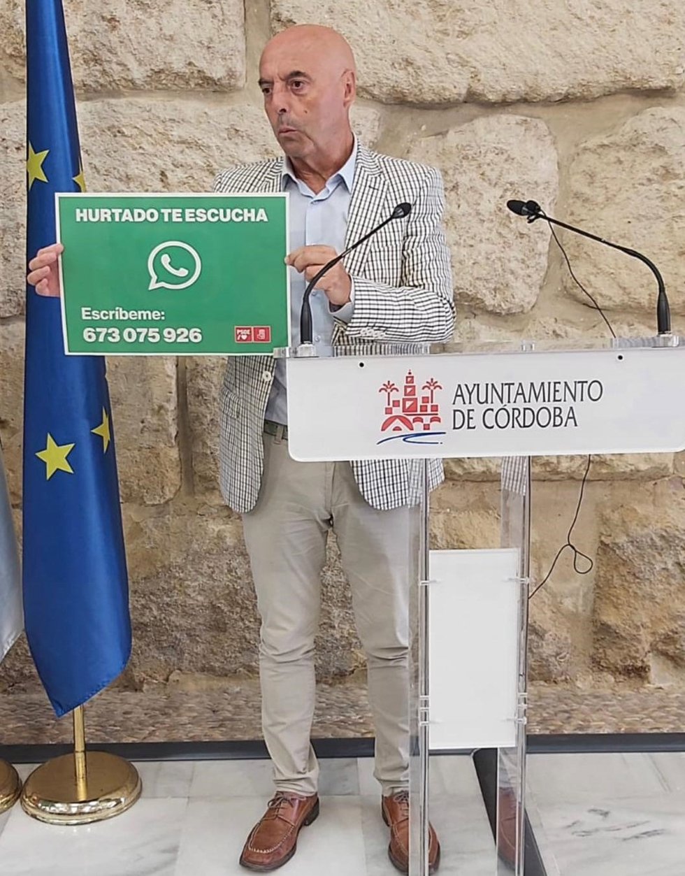 Hurtado (PSOE) pone en marcha su canal de comunicación con los cordobeses vía 'Whatsapp'.