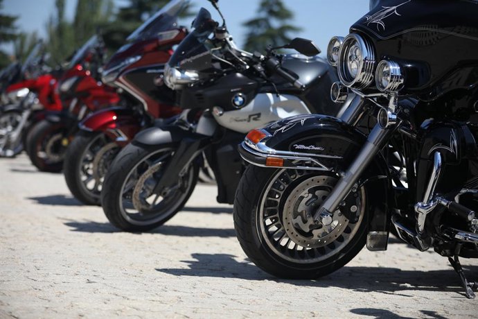 Archivo - Varias motos durante una concentración motera, en la base militar El Goloso, a 24 de junio de 2023, en Guadarrama, Madrid (España). 