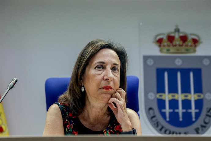 La ministra de Defensa, Margarita Robles, durante una visita al Mando de Operaciones en la Base de Retamares