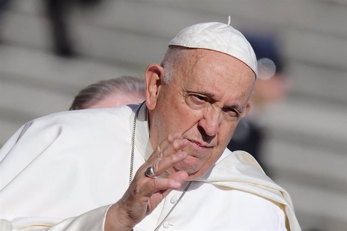 Archivo - 24 May 2023, Vatican, Vatican City: Pope Francis attends Wednesday general audience at St. Peter's square in The Vatican. Photo: Evandro Inetti/ZUMA Press Wire/dpa