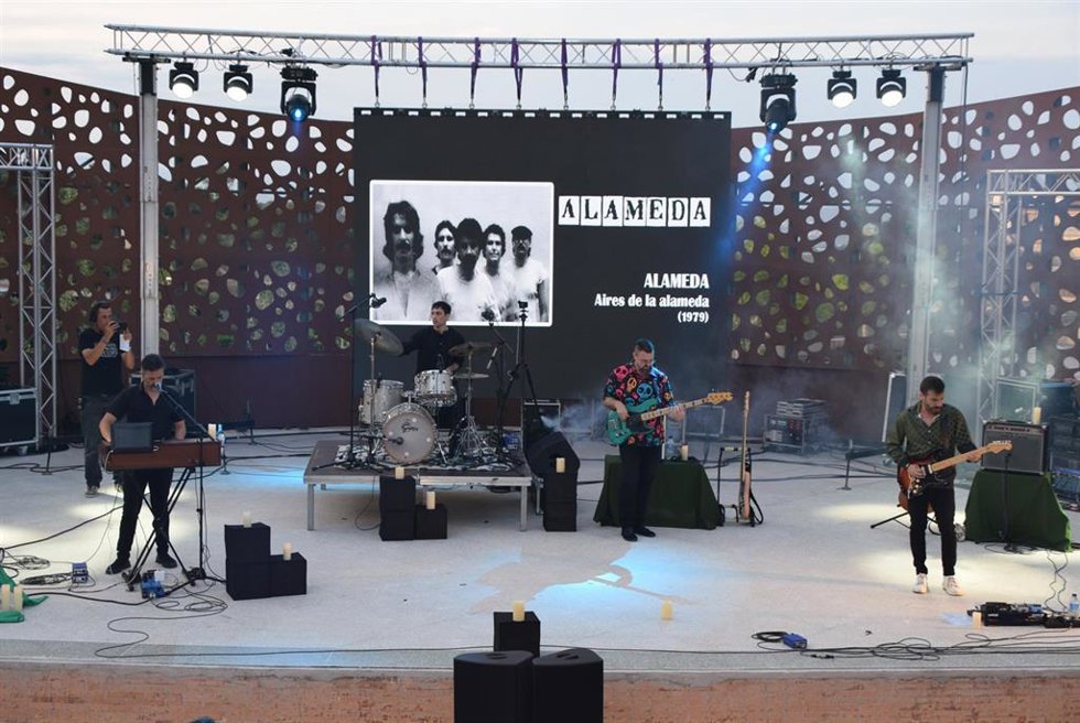 Archivo - 'Noche Andaluza', montaje dirigido y producido por Juan Delola, donde se repasan las canciones más representativas del llamado Movimiento del Rock Andaluz