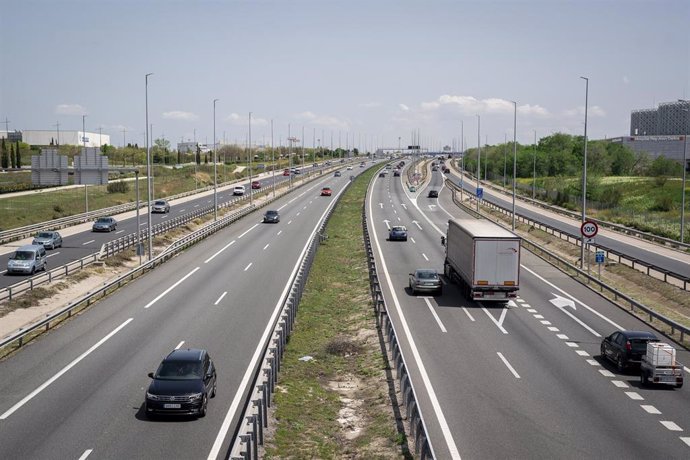 Archivo - La DGT prevé el desplazamiento de unos 600.000 vehículos por las carreteras de Aragón en la Operación Especial de agosto.