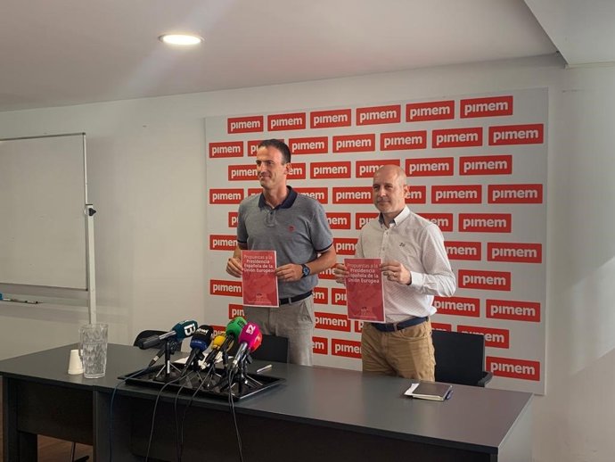 El presidente de Pimem, Jordi Mora, y el economista Pau Montserrat