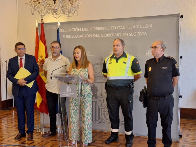 Barcones (C) durante la presentación del operativo del 15 de agosto.