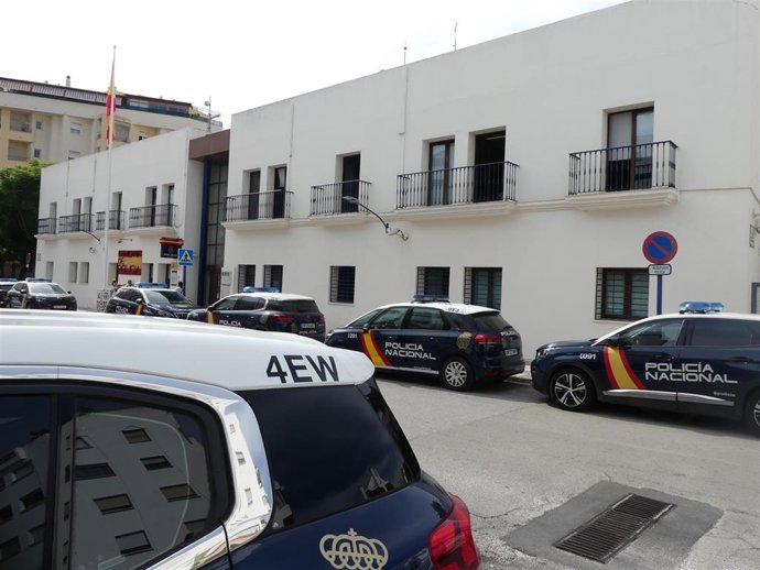 Nota De Prensa: La Policía Nacional Detiene En Estepona A Una Joven Por La Comisión De Cinco Hurtos Con El Método De La 'Muleta'
