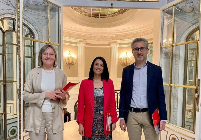 Archivo - (I-D) María José Salvador, Rebeca Torró y Arcadi España