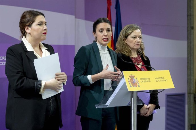 Archivo - La ministra de Igualdad, Irene Montero, ofrece una rueda de prensa para tratar los últimos asesinatos machistas del mes de enero en el Ministerio de Igualdad, a 27 de enero de 2023, en Madrid (España). El Ministerio de Igualdad ha convocado ot
