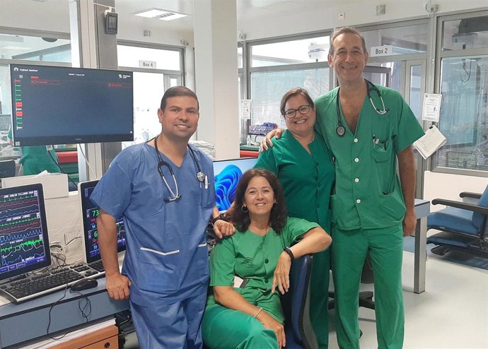Profesionales de la UCI del Hospital Infanta Elena de Huelva.