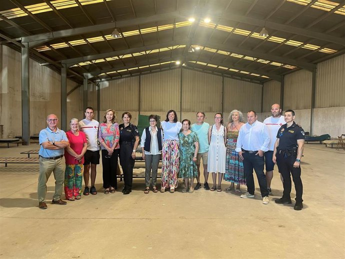 La consejera de Salud, María Martín, visita el albergue de temporeros de Alfaro