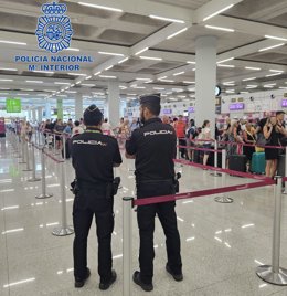 La Policía Nacional en el Aeropuerto de Palma