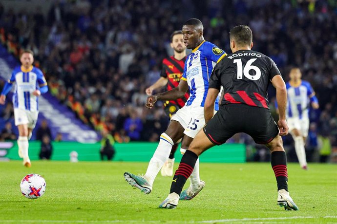Archivo - El centrocampista ecuatoriano Moisés Caicedo durante un partido con el Brighton & Hove Albion