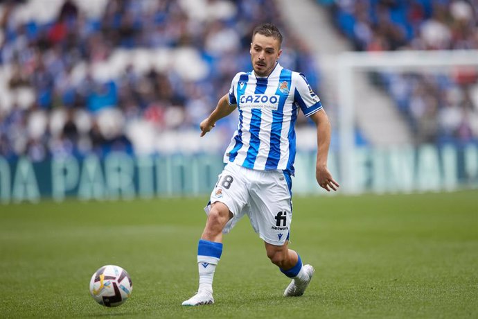 Archivo - Andoni Gorosabel of Real Sociedad in action during the La Liga Santander match between Real Sociedad and Girona FC at Reale Arena on May 13, 2023, in San Sebastian, Spain.