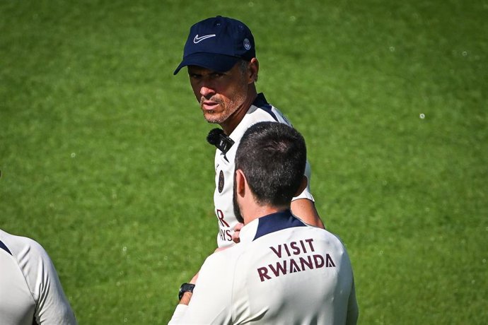 El técnico español Luis Enrique durante un entrenamiento con el Paris Saint Germain.