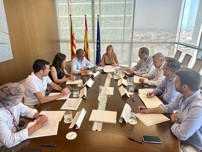 La consellera Salomé Pradas insta al equipo de la Conselleria a que esta legislatura "sea la que conjugue la protección ambiental con el desarrollo económico y social"