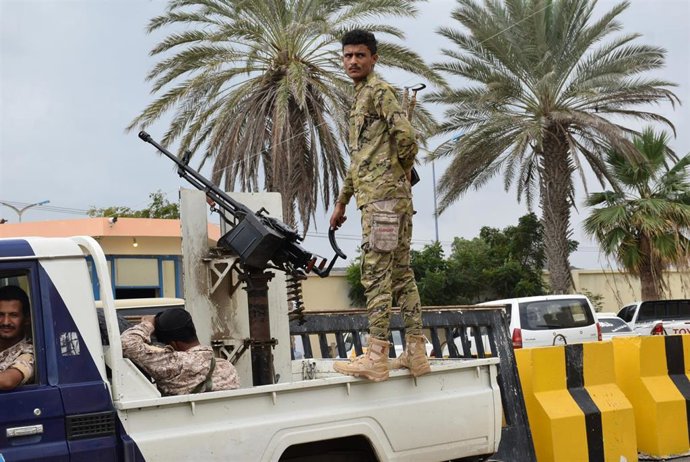 Archivo - Imagen de archivo de combatientes yemeníes en el sur del país