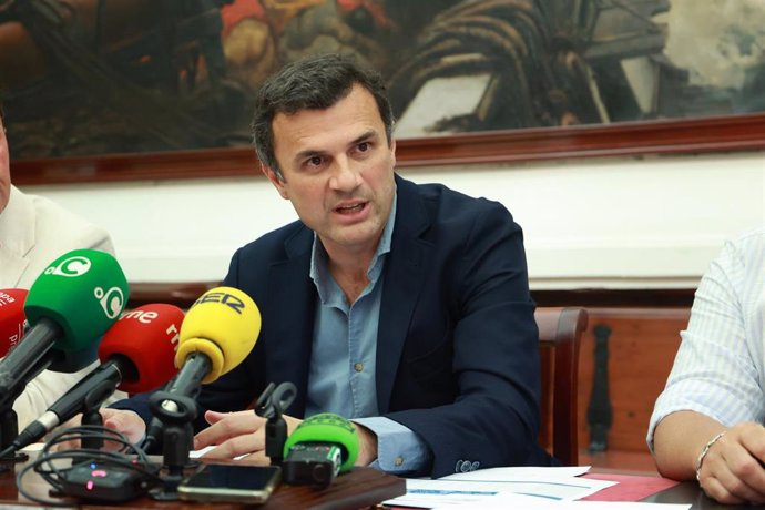 El alcalde de Cádiz, Bruno García, en rueda de prensa.