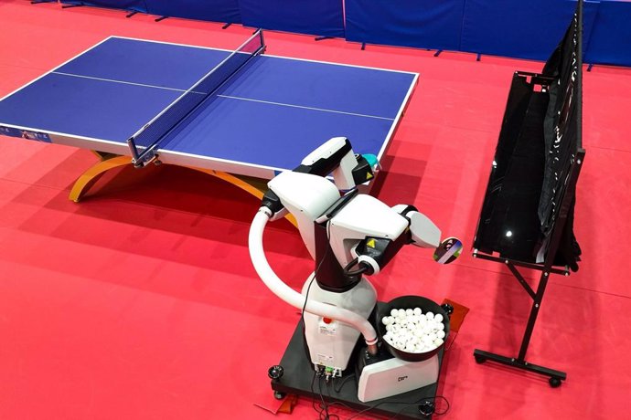 A table tennis training robot is used at the Chengdu FISU World University Games. [Photo/Xinhua]