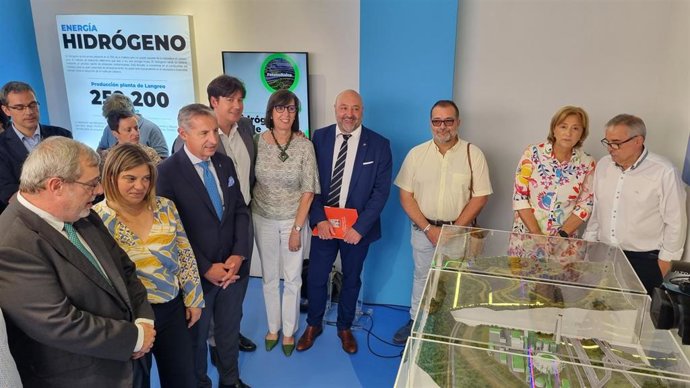 La delegada del Gobierno en Asturias, Delia Losa, visita el estand de Hunosa, junto a otras autoridades, Feria Internacional de Muestras de Asturias, Gijón.